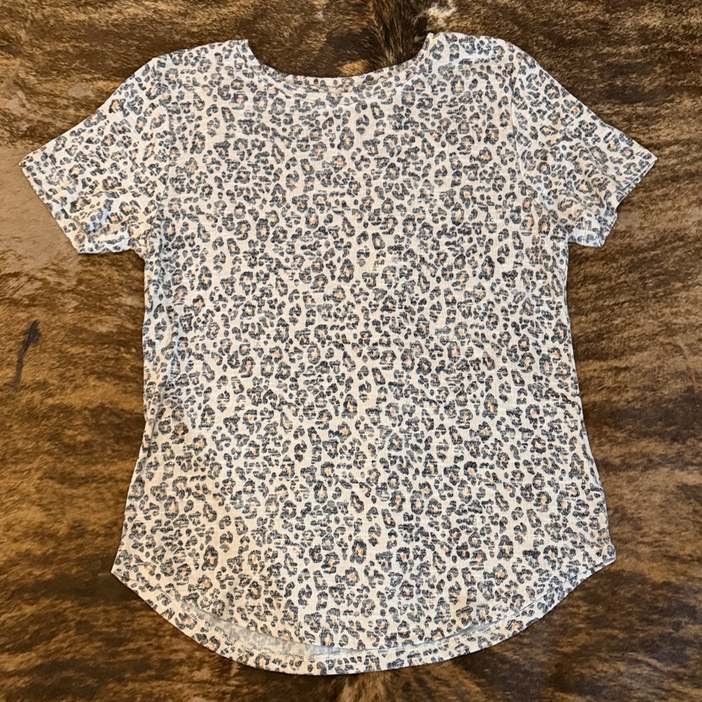 Leopard Print Short Sleeve Tee - Cream and Gray